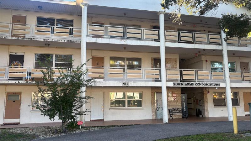 911 Washington Ave #311, Largo, FL 33770