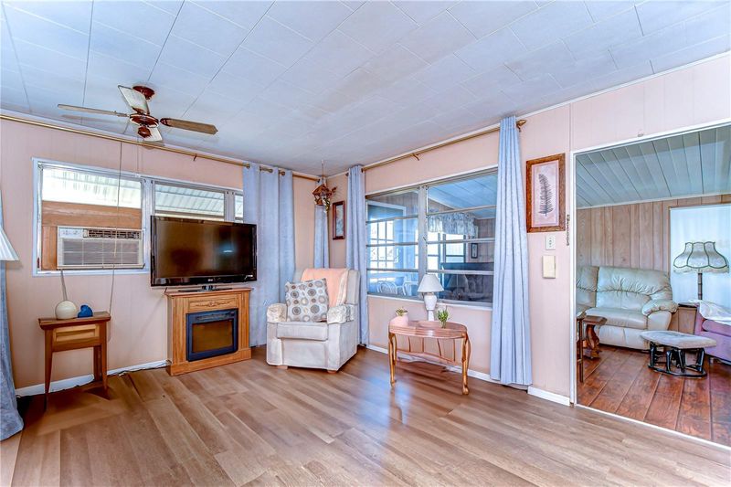 6046 Harriet St, Zephyrhills, FL 33542