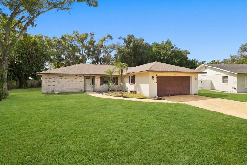 8326 Sylvan Woods Dr, Sarasota, FL 34243
