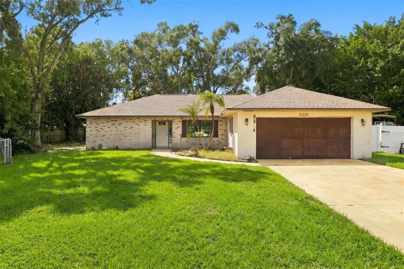8326 Sylvan Woods Dr, Sarasota, FL 34243