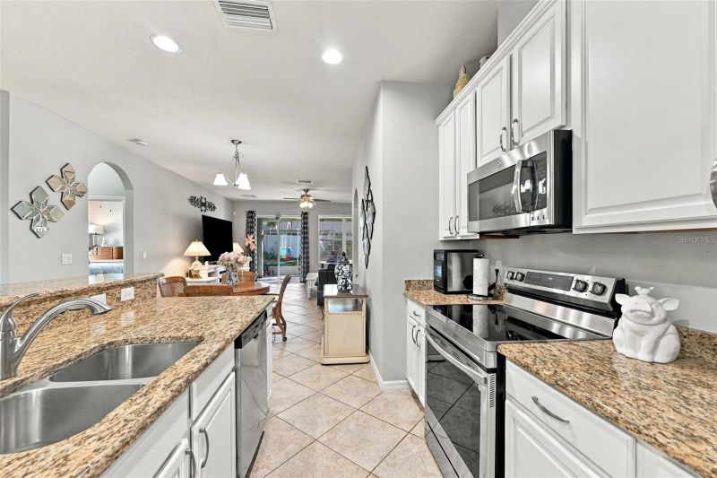 3404 Regner Dr, Plant City, FL 33566