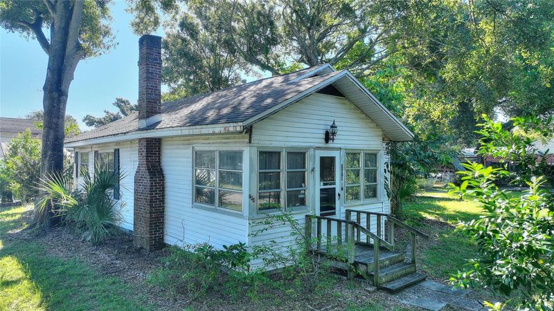 703 36th St W, Bradenton, FL 34205