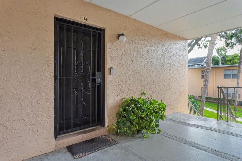 4718 Christa Ct #314, Tampa, FL 33614
