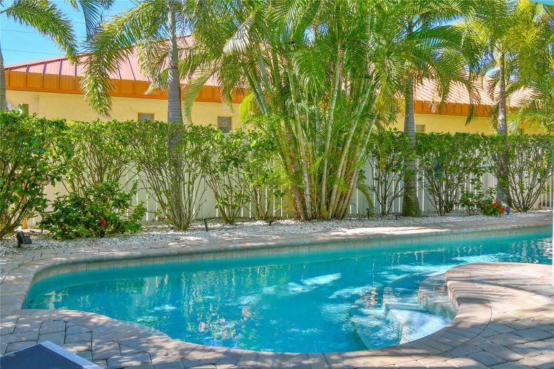 2506 Avenue C #B, Bradenton Beach, FL 34217
