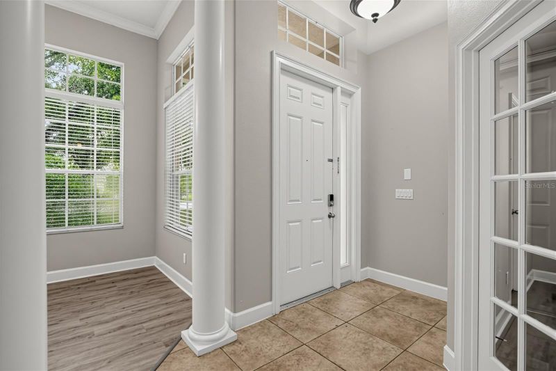 726 Regina Cir, Oakland, FL 34787