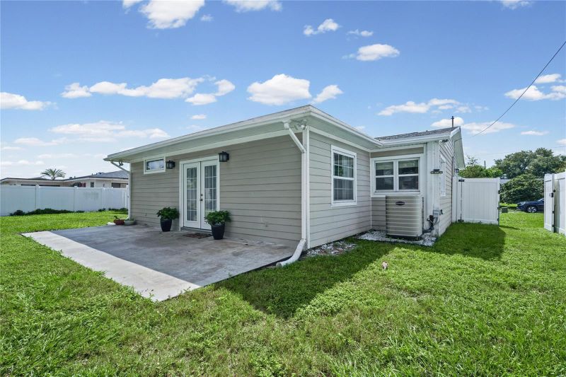 13833 Dominica Dr, Seminole, FL 33776
