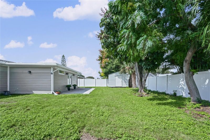 13833 Dominica Dr, Seminole, FL 33776