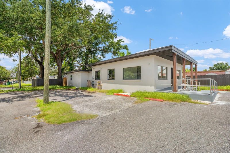 10302 N Nebraska Ave, Tampa, FL 33612