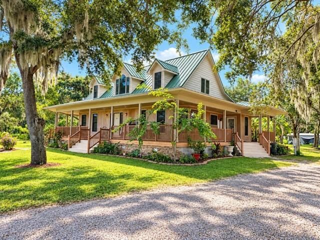 216 Castillo Rd, Ruskin, FL 33570