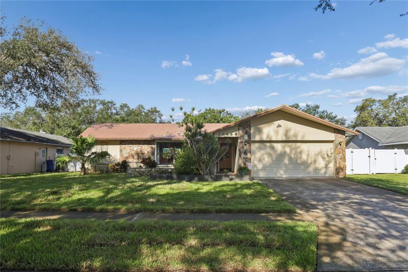 10468 95th St, Seminole, FL 33777
