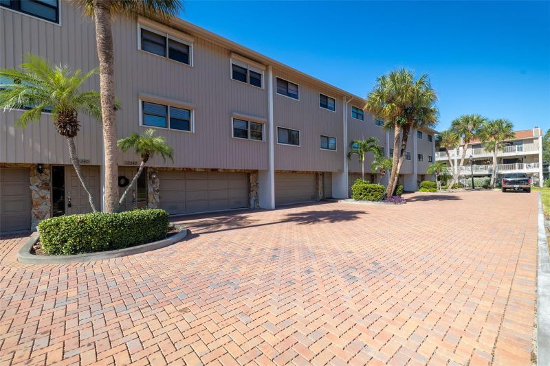 12242 2nd St E, Treasure Island, FL 33706