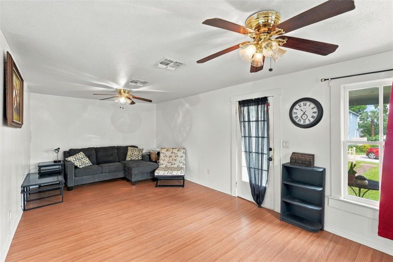 811 E Frierson Ave, Tampa, FL 33603