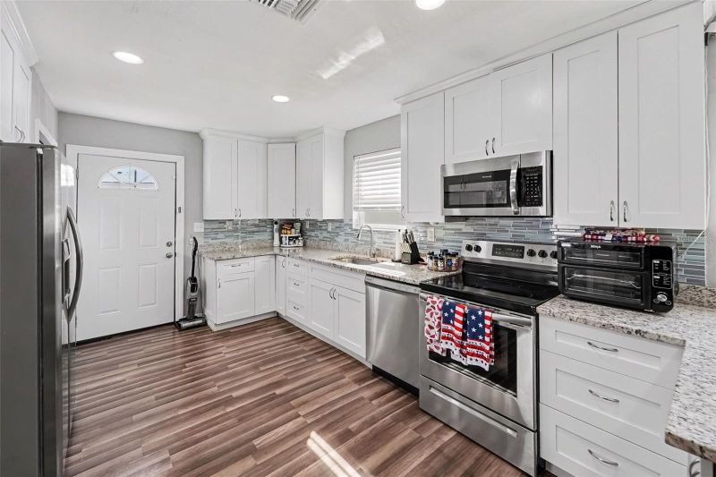 2711 N 33rd St, Tampa, FL 33605