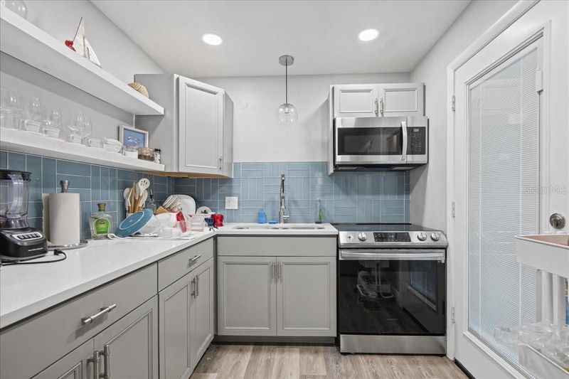 257 14th St NW, Largo, FL 33770