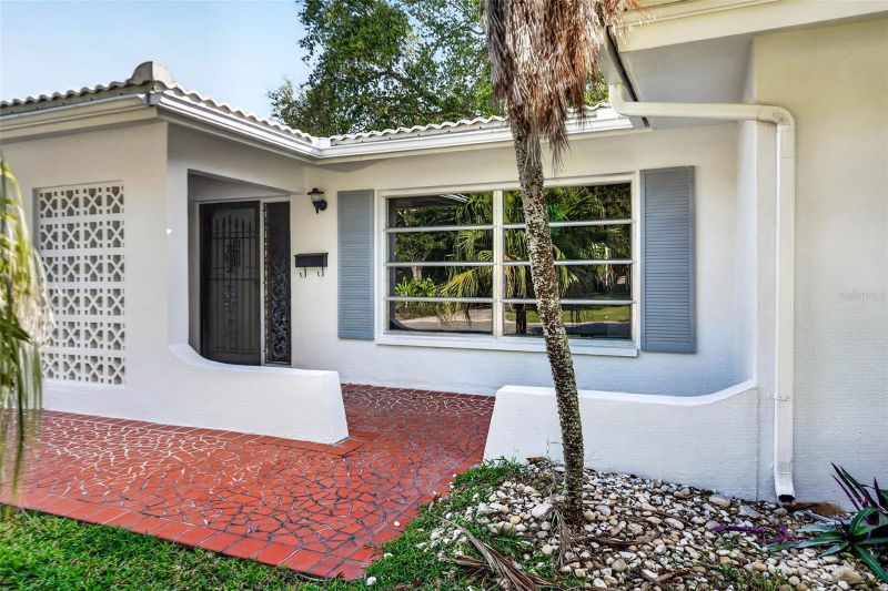 8779 143rd St, Seminole, FL 33776