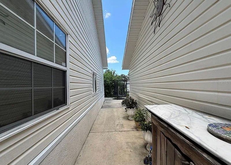 406 Seminole Lake Blvd, Plant City, FL 33563