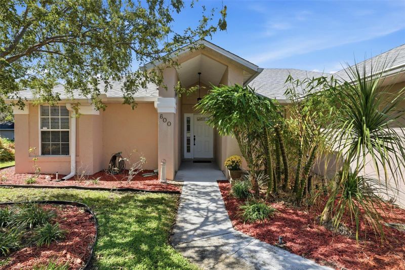 600 Huron Pl, Mount Dora, FL 32757