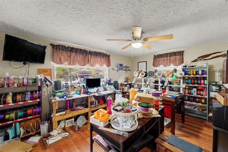 2049 Maureen Dr, Holiday, FL 34690