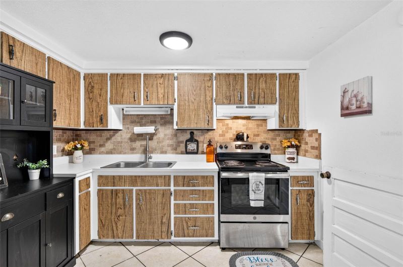 39209 6th Ave, Zephyrhills, FL 33542