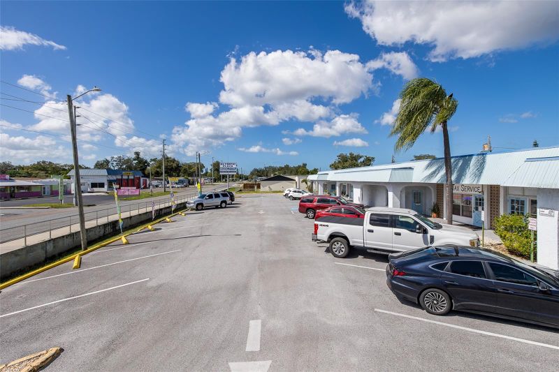 5345 Mile Stretch Dr, Holiday, FL 34690
