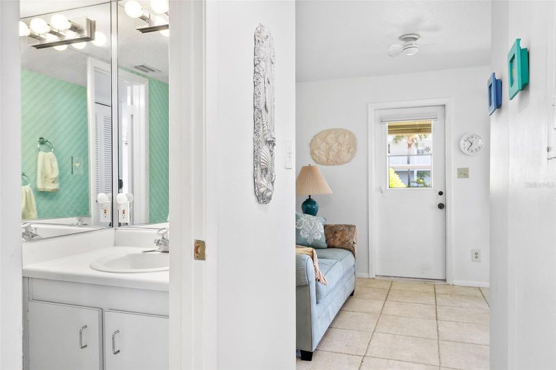 597 Sutton Pl, Longboat Key, FL 34228
