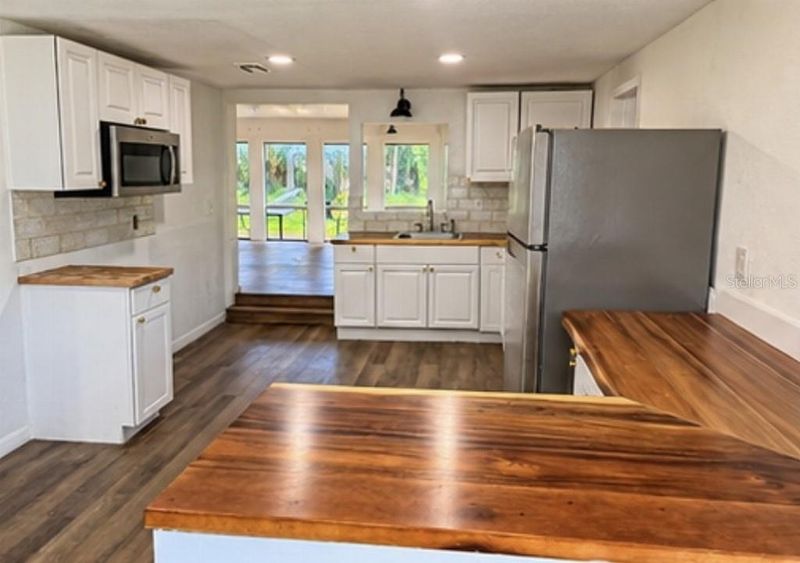 10017 Linda St, Gibsonton, FL 33534