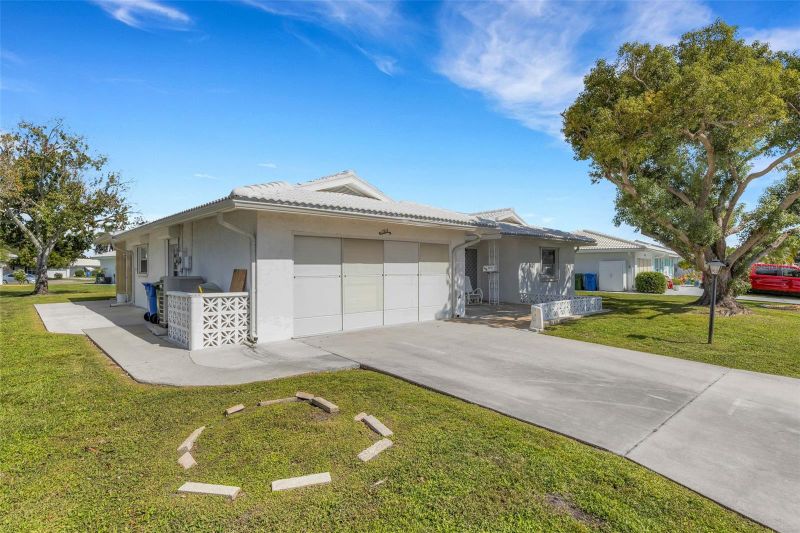 1311 Bottlebrush Dr, Bradenton, FL 34208