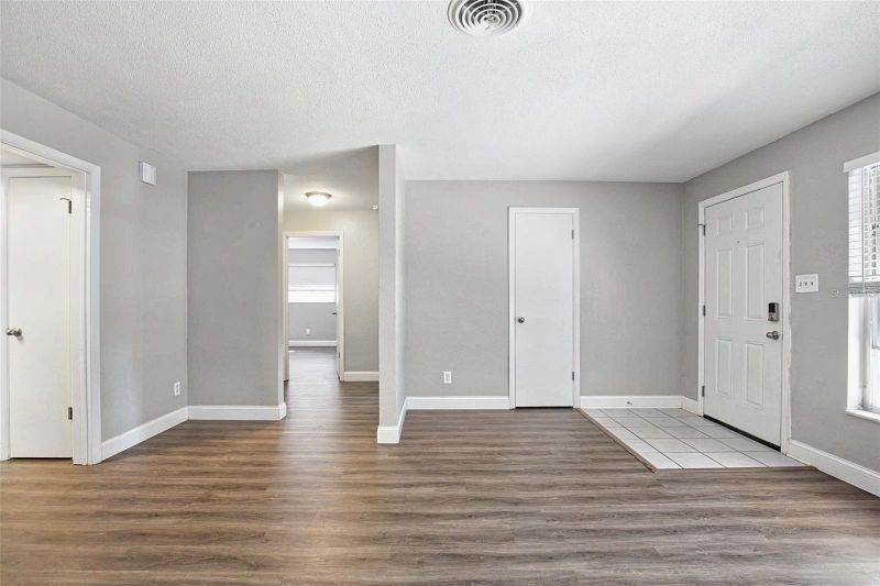 5795 Hillside St, Seminole, FL 33772