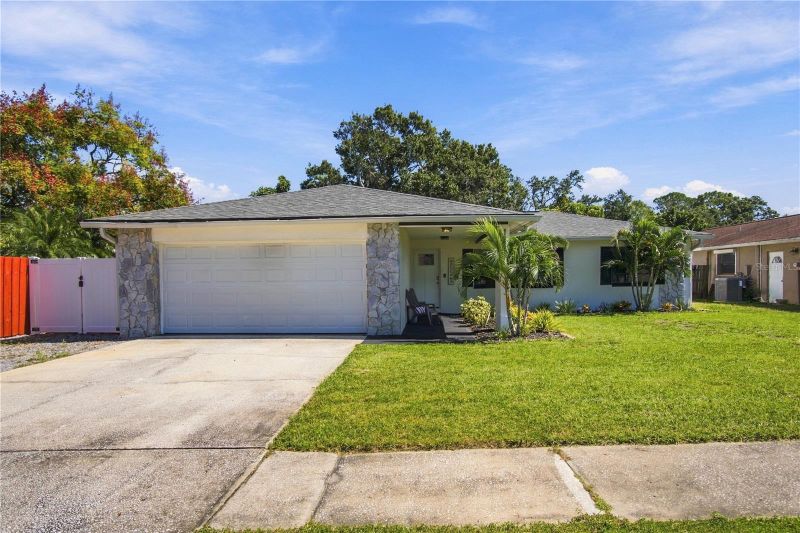 12805 98th St, Largo, FL 33773