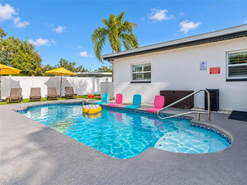 100 Gatewood Dr, Largo, FL 33770