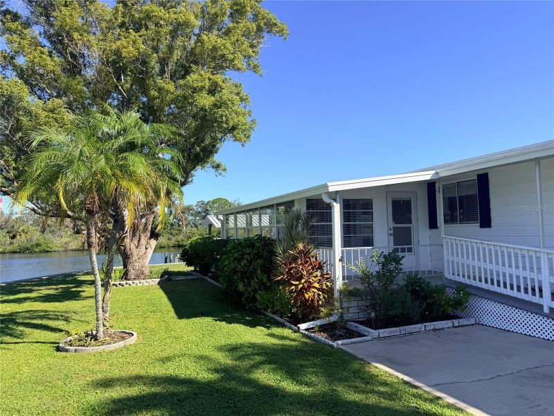 182 N Saint Thomas Cir, Apollo Beach, FL 33572