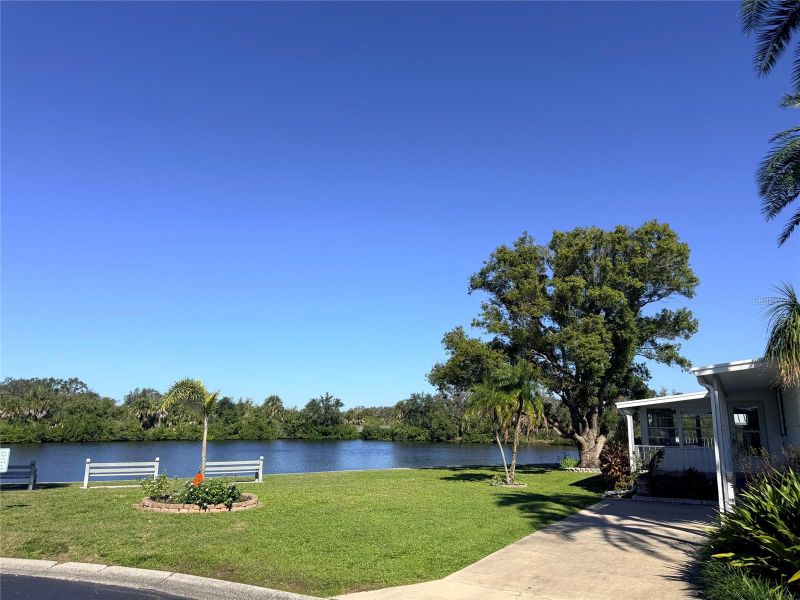 182 N Saint Thomas Cir, Apollo Beach, FL 33572