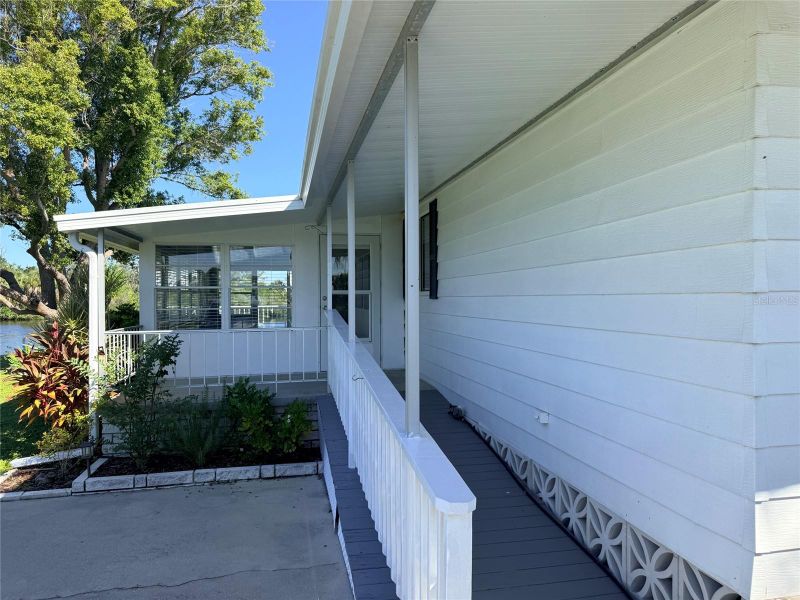 182 N Saint Thomas Cir, Apollo Beach, FL 33572
