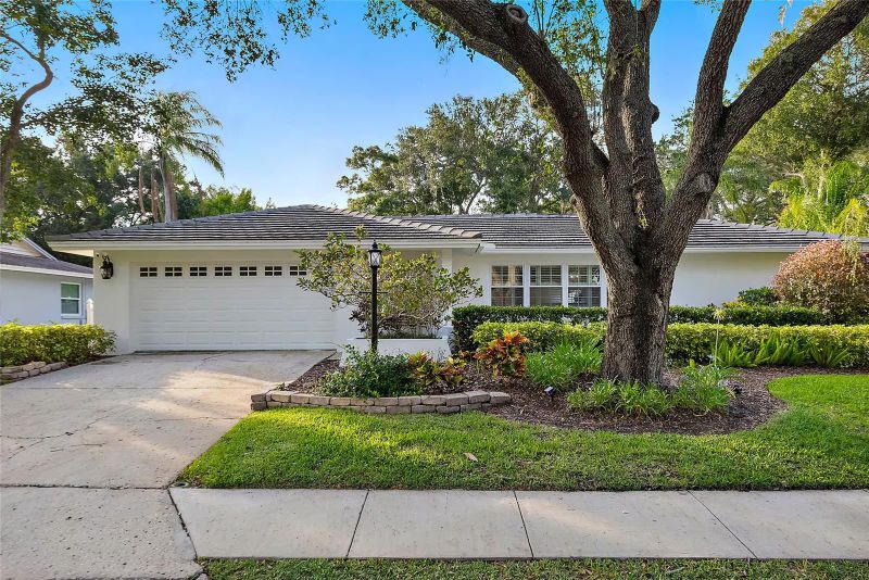 2240 Riverside Dr N, Clearwater, FL 33764