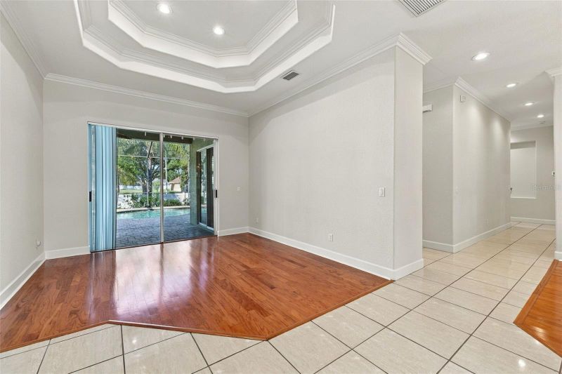 3916 Valrico Grove Dr, Valrico, FL 33594