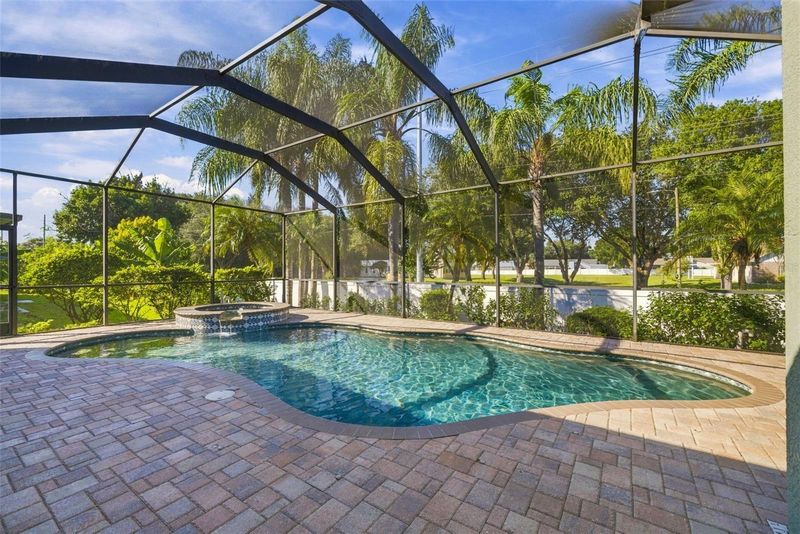 3916 Valrico Grove Dr, Valrico, FL 33594
