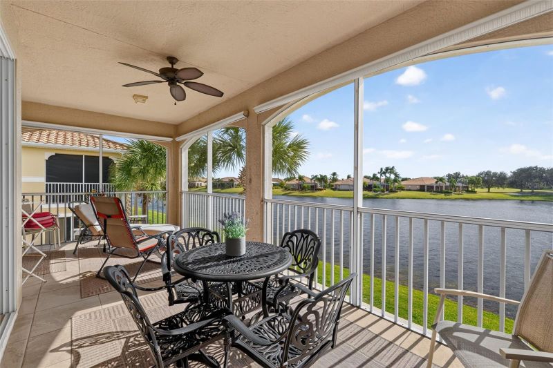 1360 Emerald Dunes Dr, Sun City Center, FL 33573