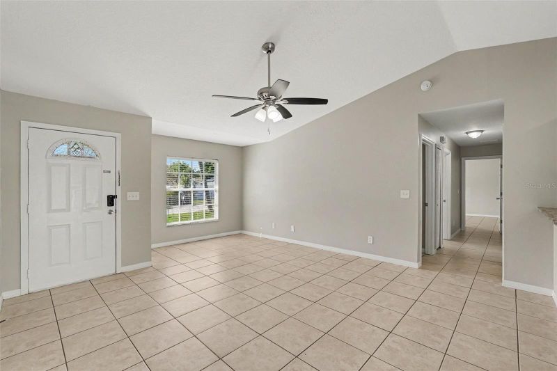 5233 Bogdonoff Dr, Seffner, FL 33584