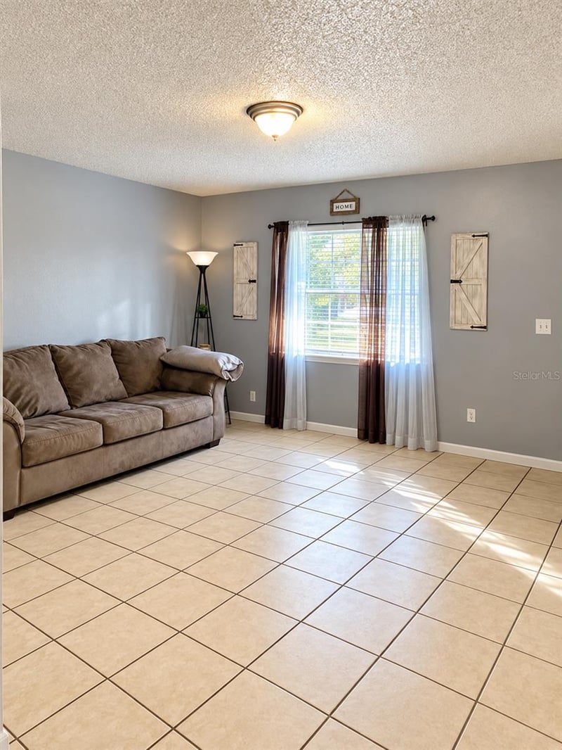 4829 16th St, Zephyrhills, FL 33542