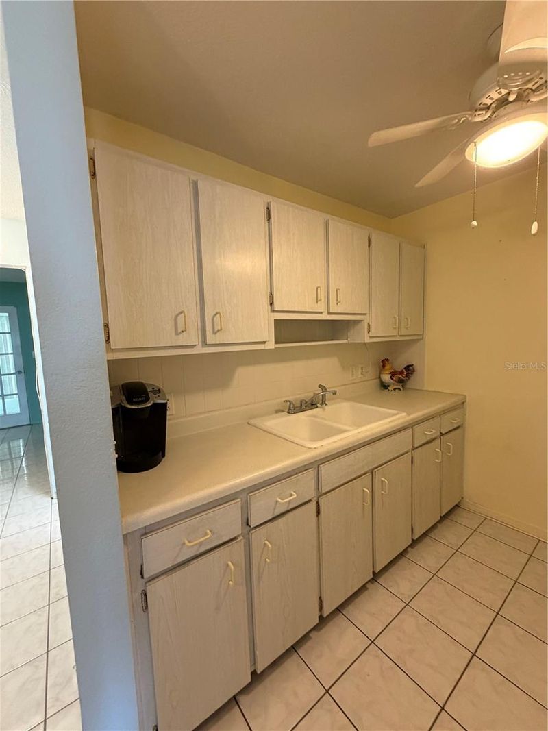 8555 112th St #106, Seminole, FL 33772