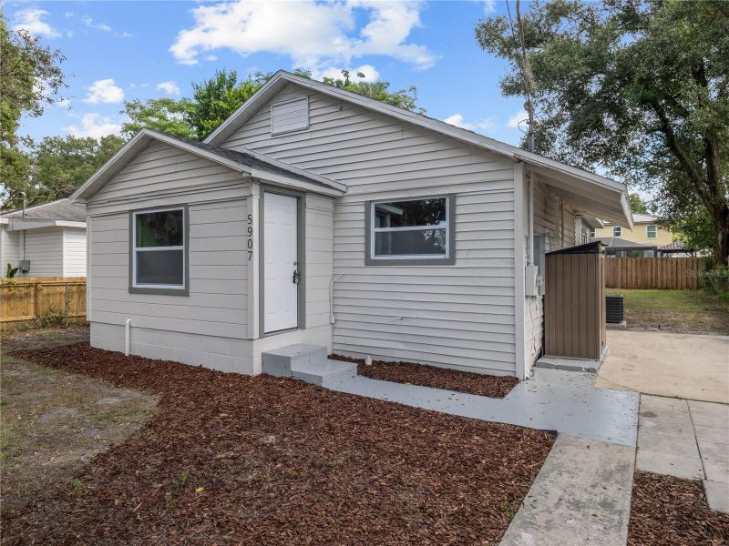 5907 N 15th St, Tampa, FL 33610