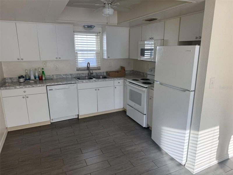 6142 76th Ave N, Pinellas Park, FL 33781