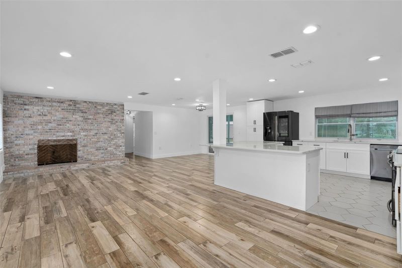 1130 W Lake Brantley Rd, Altamonte Springs, FL 32714