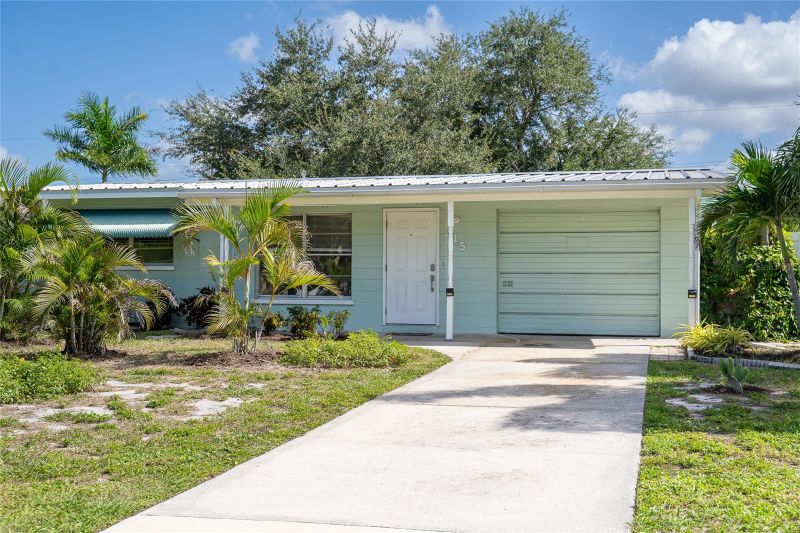 315 62nd St W, Bradenton, FL 34209