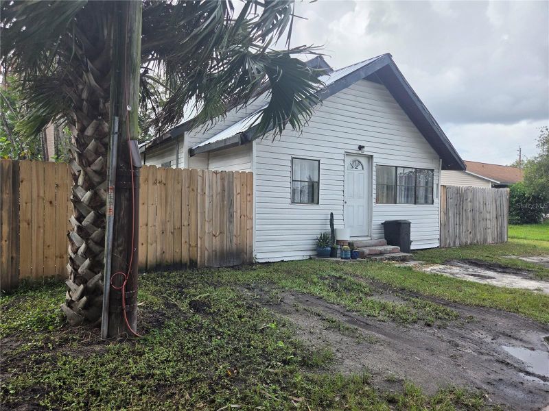 2340 Water St, Sanford, FL 32771