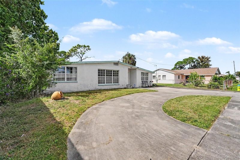 5002 Halifax Dr, Tampa, FL 33615