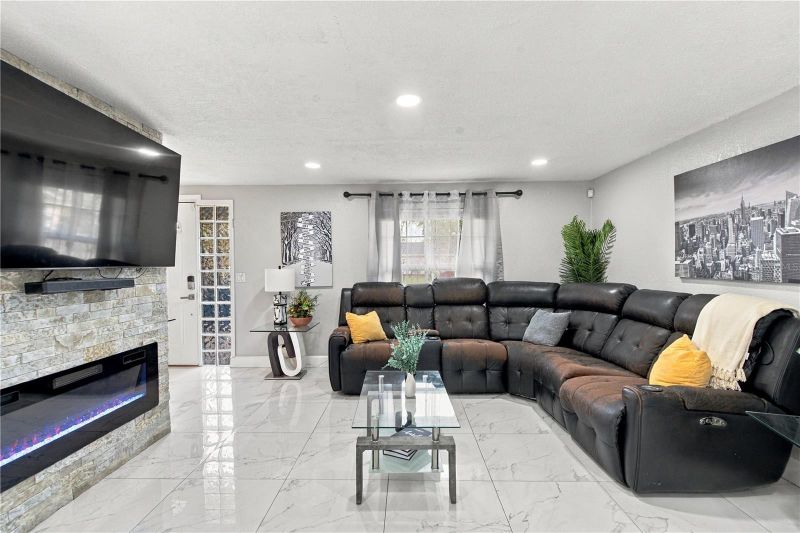 101 Mitchell Dr, Brandon, FL 33511