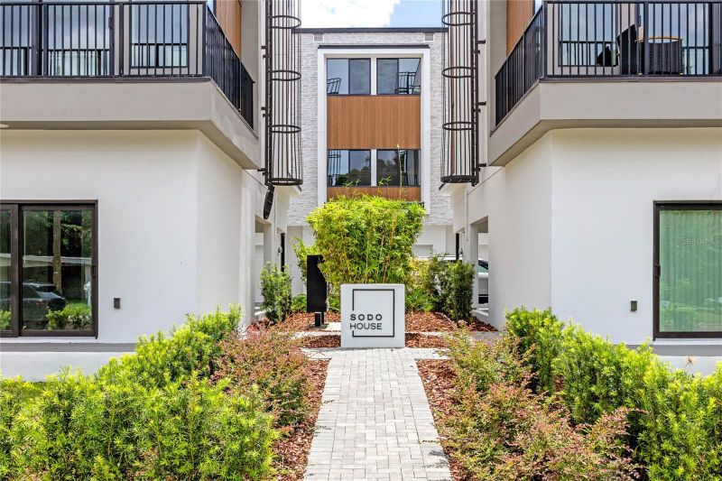 48 W Harding St #A, Orlando, FL 32806