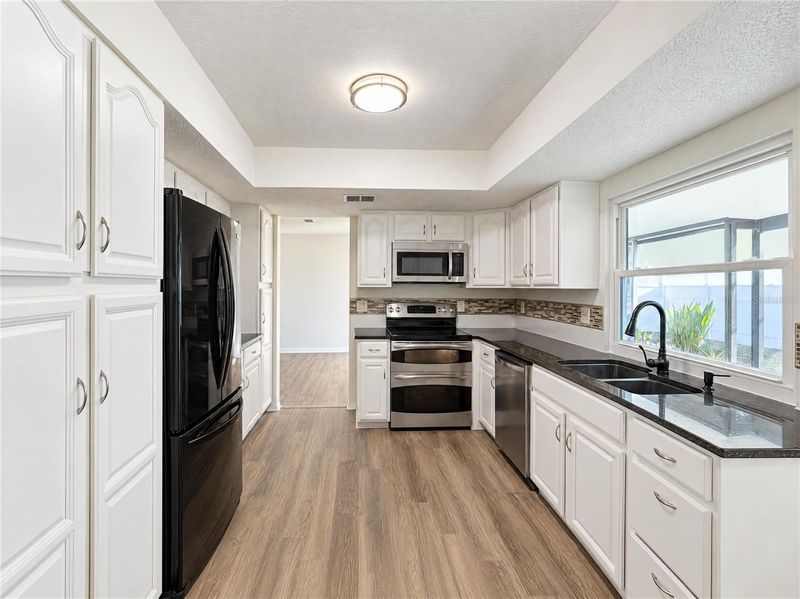 8421 Cypress Lake Cir, Sarasota, FL 34243