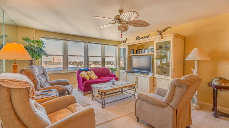 5200 Brittany Dr S #1201, St Petersburg, FL 33715